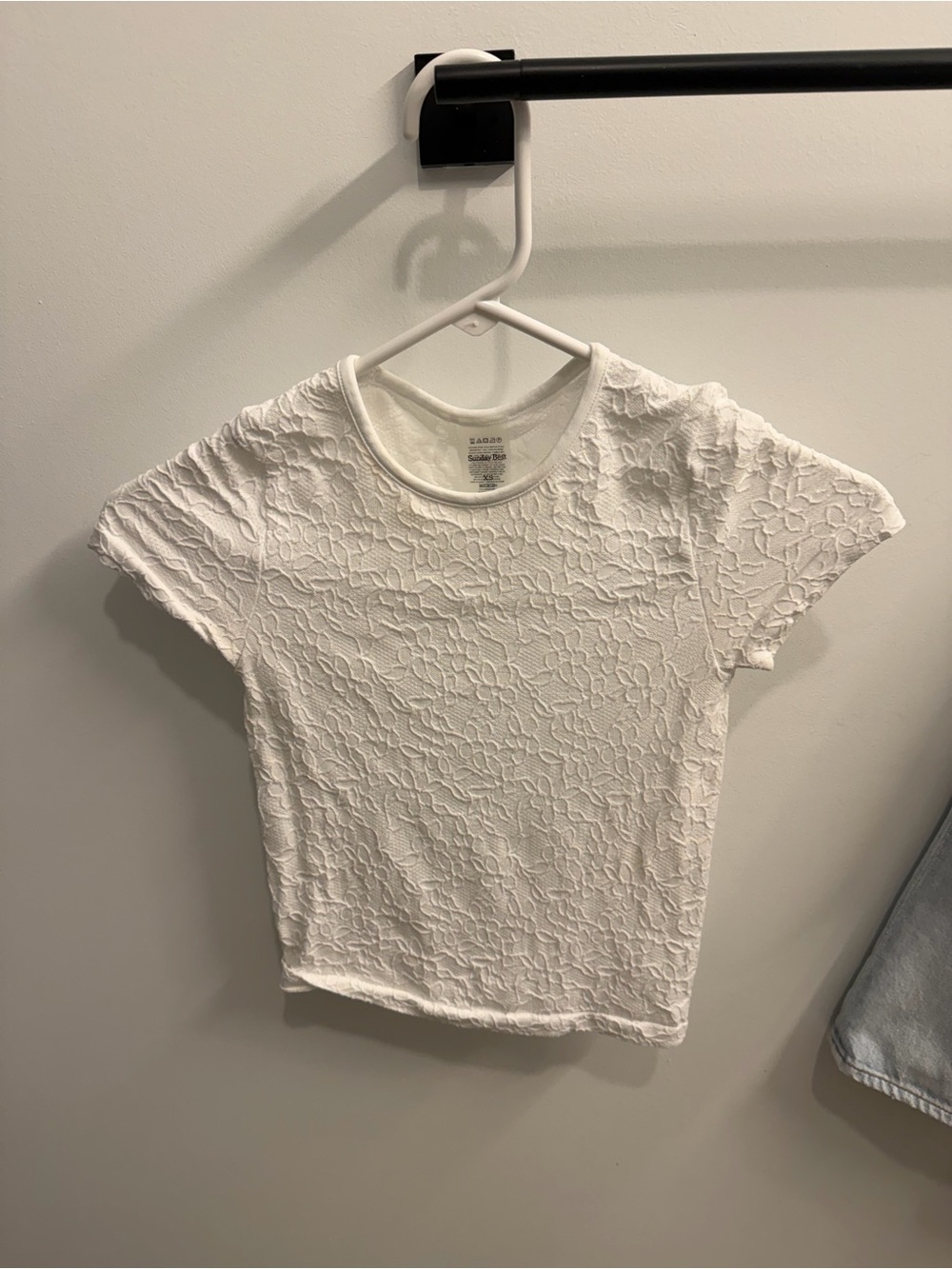 Superdry White Textured Floral Stretch Tee XS-Aritzia